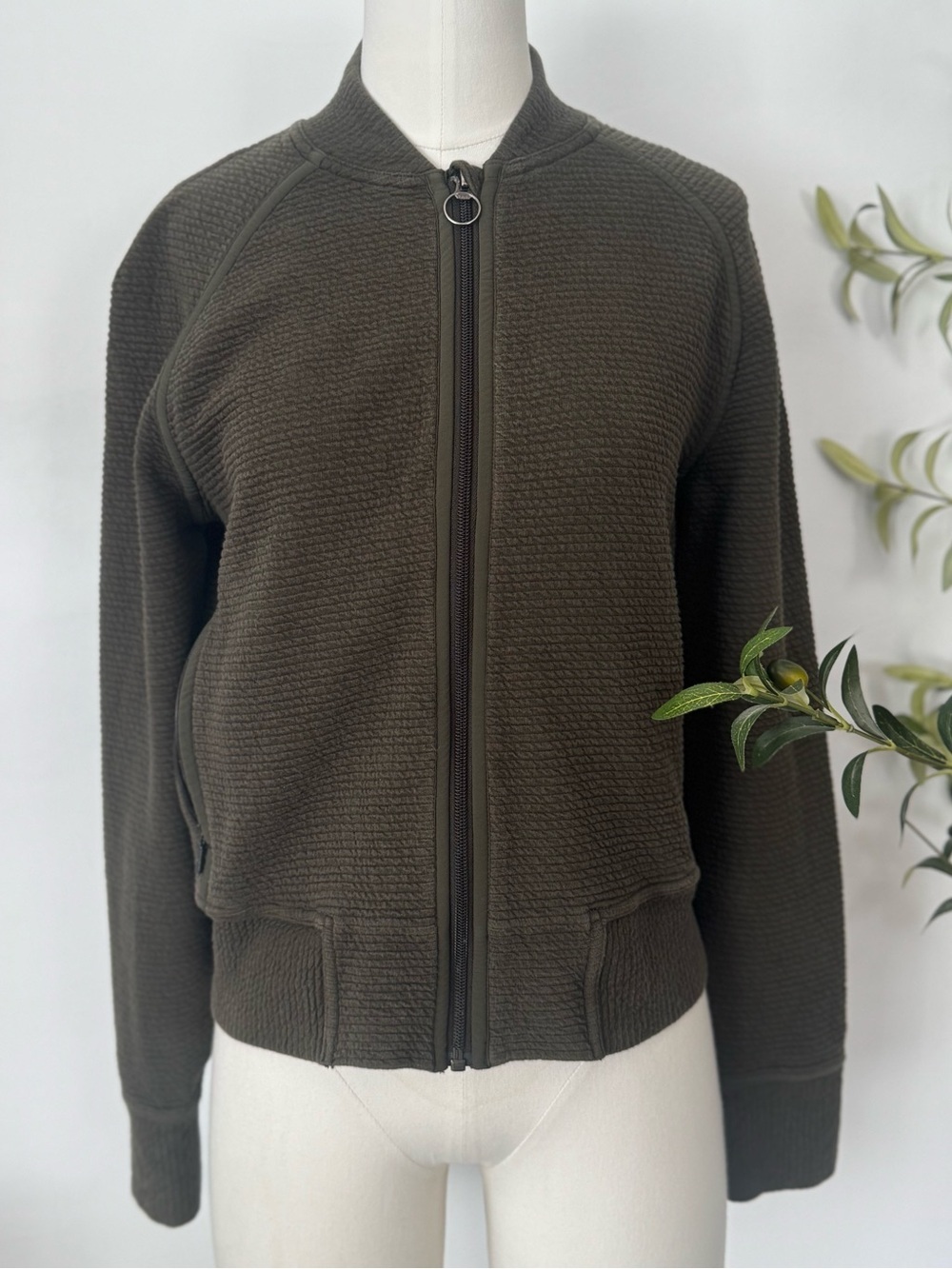 Lululemon On Repeat Bomber Sz 6